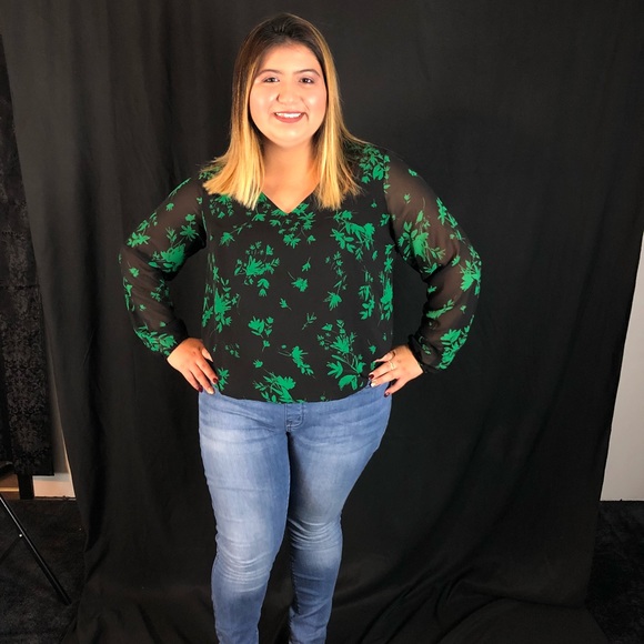 Torrid Floral print Chiffon Crossback blouse - Picture 4 of 7